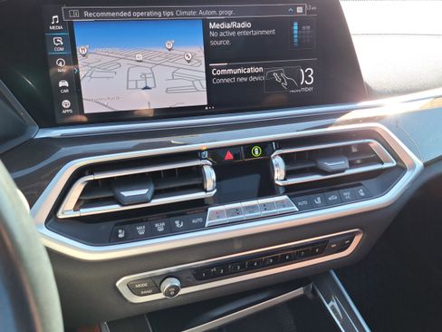 Used 2022 BMW X5 xDrive45e w/ M Sport Package image 18