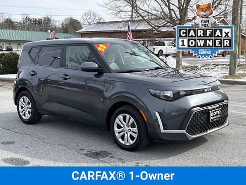 Used 2023 Kia Soul LX image 2