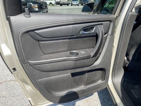 Used 2016 Chevrolet Traverse LT w/ Style and Technology Package FWD image 20