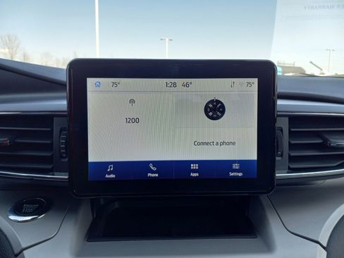 Used 2024 Ford Explorer XLT w/ Equipment Group 202A AWD/4WD image 22