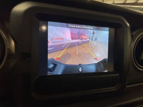 Used 2023 Jeep Gladiator Sport image 14