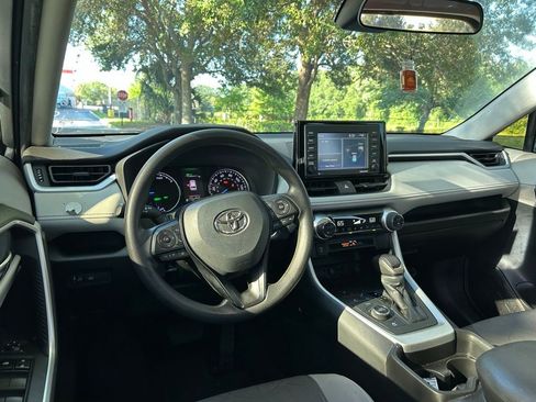 Used 2021 Toyota RAV4 XLE AWD/4WD image 13