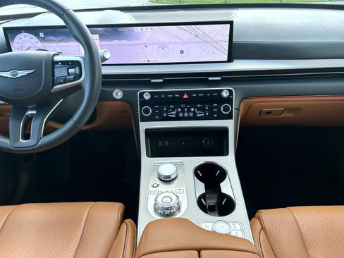 Used 2025 Genesis GV80 3.5T Advanced AWD/4WD image 12
