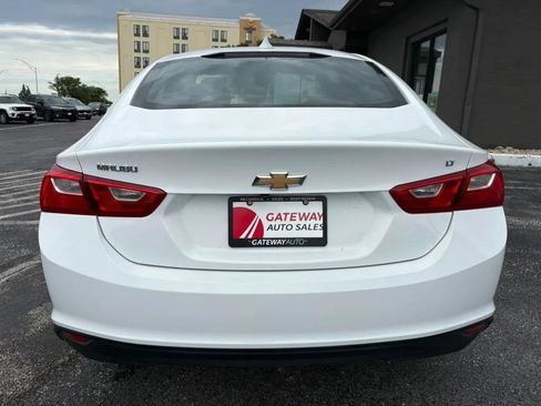 Used 2017 Chevrolet Malibu LT FWD image 4