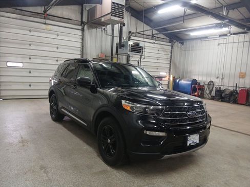 Used 2020 Ford Explorer XLT w/ Equipment Group 202A image 5