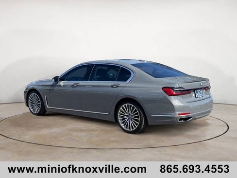 Used 2022 BMW 740i w/ Premium Package image 5