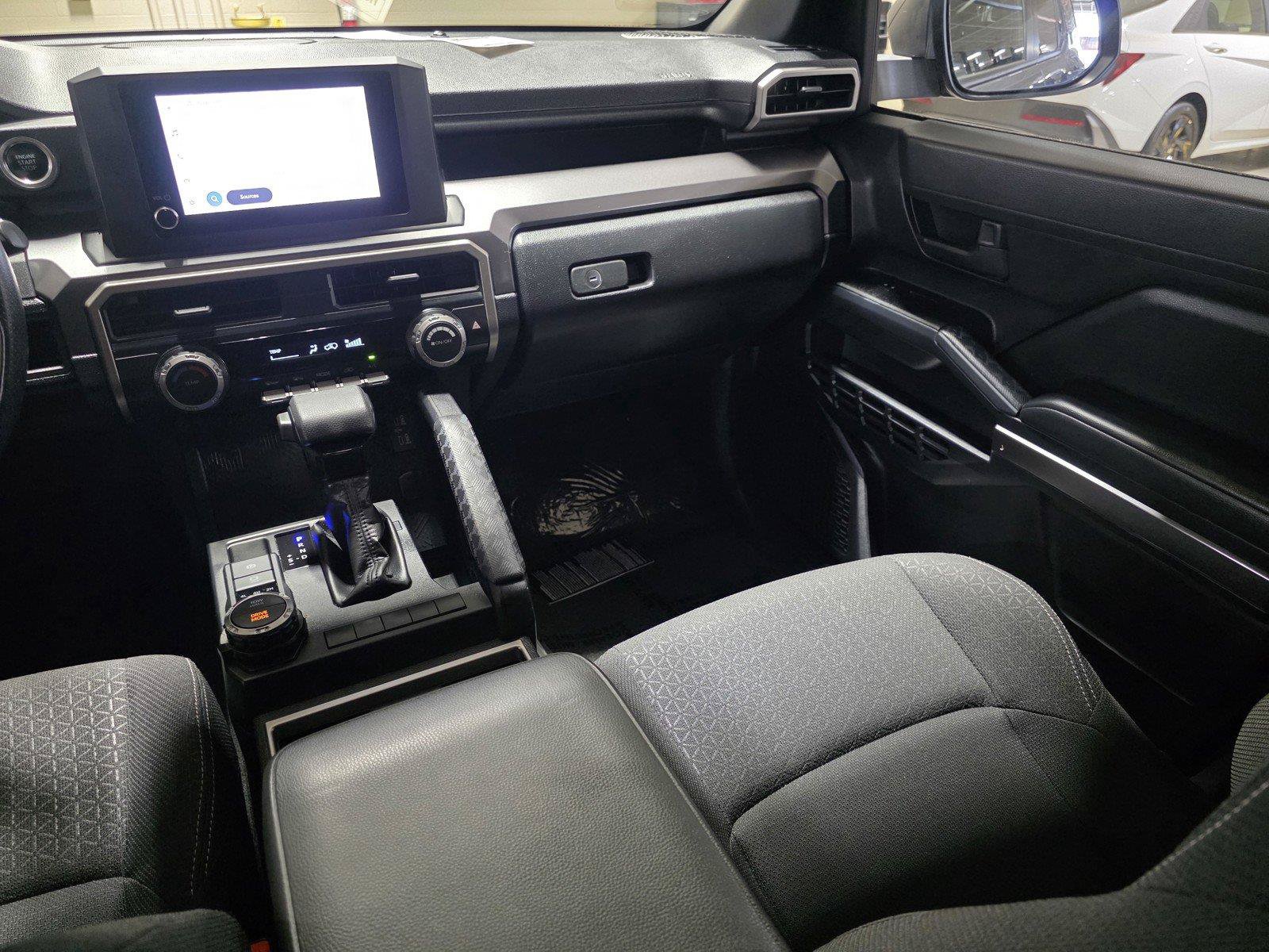 Used 2025 Toyota 4Runner SR5 AWD/4WD image 18