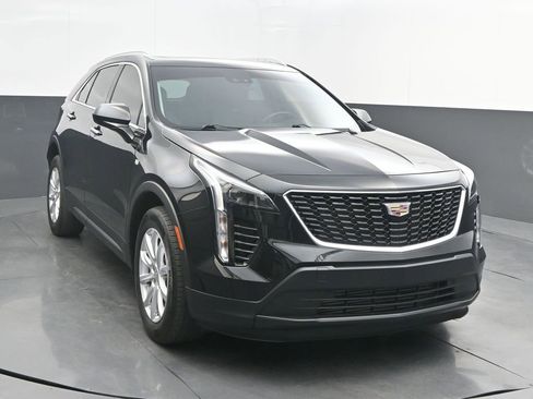 Used 2022 Cadillac XT4 Luxury w/ Cold Weather Package image 1