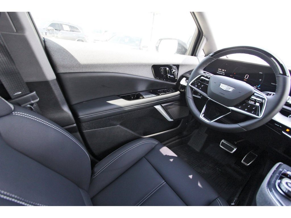 New 2027 Cadillac Optiq Luxury AWD/4WD image 8