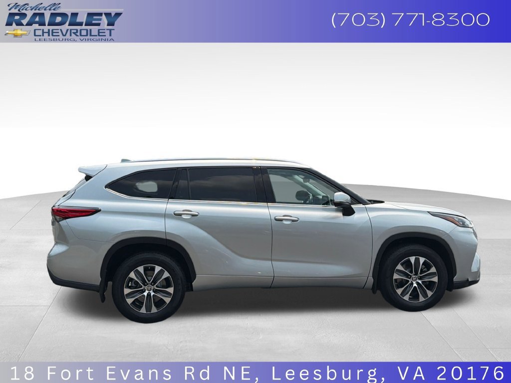 Used 2020 Toyota Highlander XLE AWD/4WD image 21