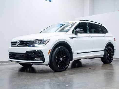 Used 2020 Volkswagen Tiguan SE R-Line AWD/4WD image 3