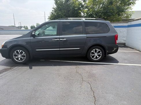 Used 2014 Kia Sedona EX FWD image 2