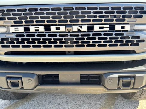 Used 2023 Ford Bronco Badlands image 35