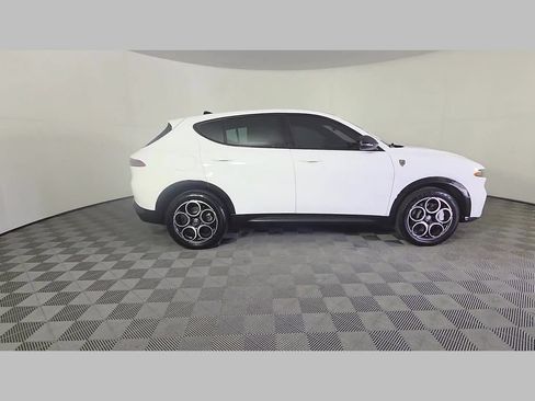 Used 2025 Alfa Romeo Tonale w/ Premium Package AWD/4WD image 37