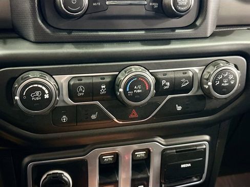 Used 2018 Jeep Wrangler Sport S image 16