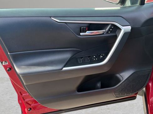 Used 2020 Toyota RAV4 XLE Premium image 10