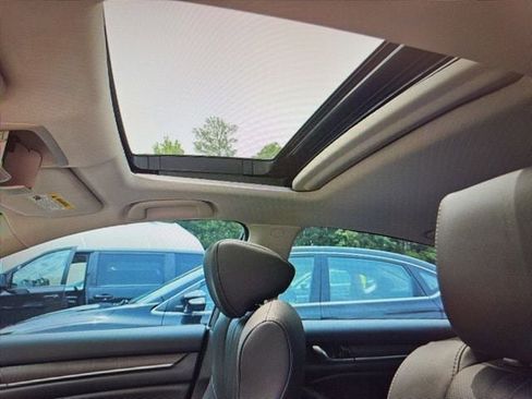 Used 2022 Honda Accord Touring image 6