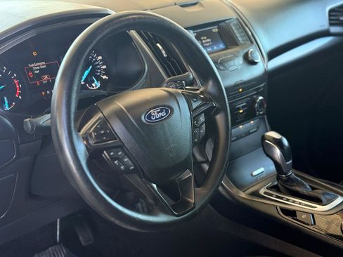 Used 2017 Ford Edge SE FWD image 16
