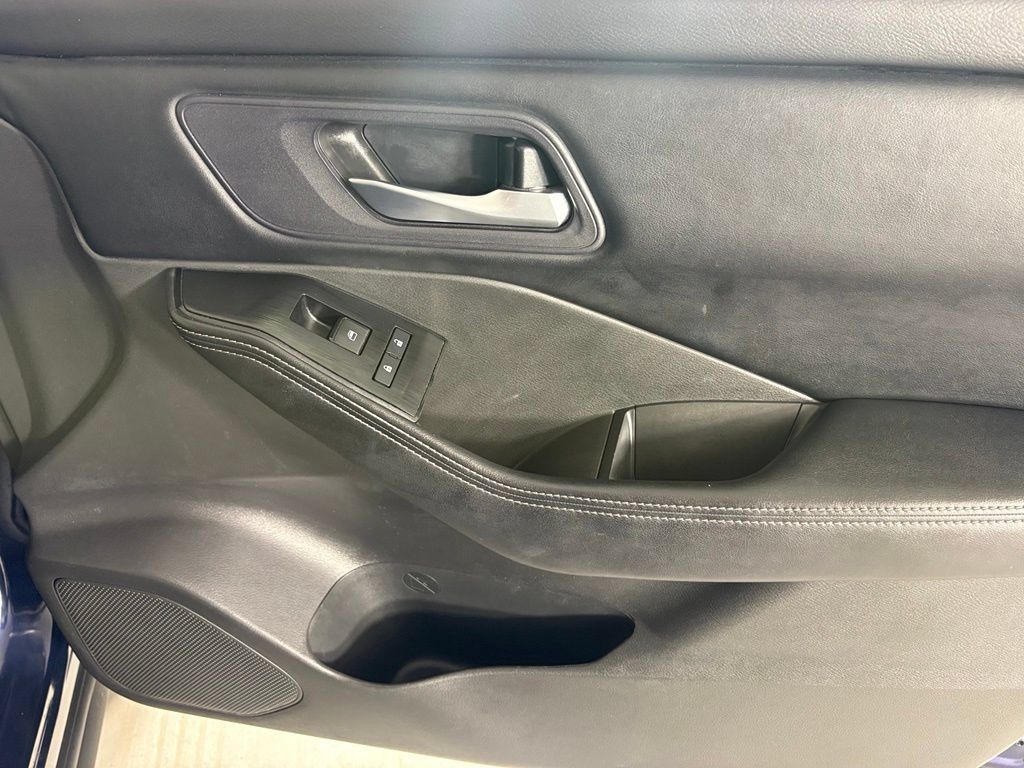 Used 2024 Nissan Rogue SV FWD image 15