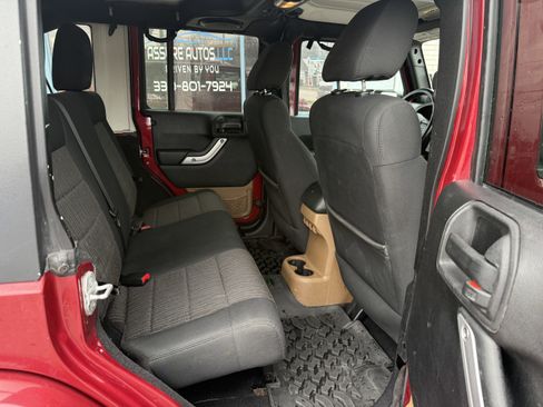Used 2012 Jeep Wrangler Unlimited Sahara w/ Connectivity Group image 18