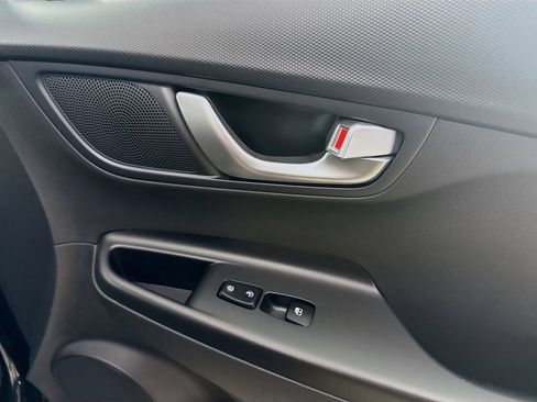 Used 2023 Hyundai Kona SE w/ Cargo Package image 31