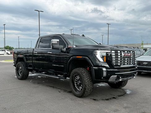 Used 2024 GMC Sierra 2500 Denali w/ Denali Reserve Package AWD/4WD image 3