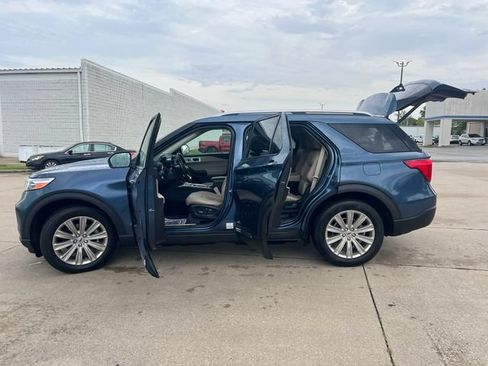 Used 2020 Ford Explorer Limited AWD/4WD image 3