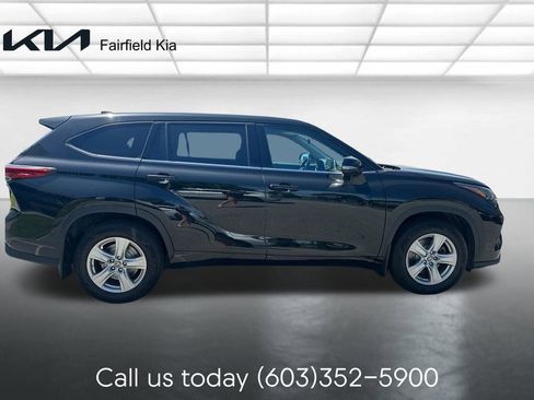Used 2022 Toyota Highlander LE AWD/4WD image 6