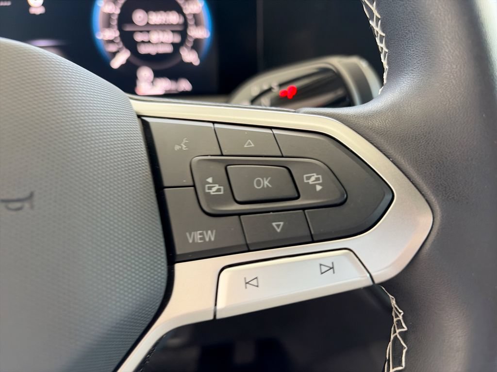 Certified 2025 Volkswagen Tiguan SE AWD/4WD image 18