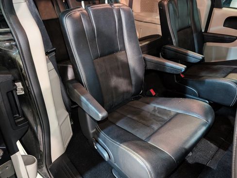 Used 2019 Dodge Grand Caravan SXT FWD image 25