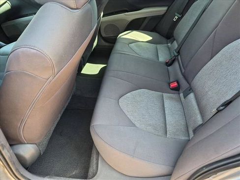 Used 2020 Toyota Camry LE FWD image 17