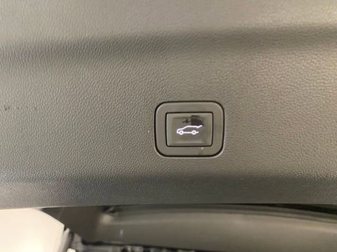 New 2025 Chevrolet Suburban Premier image 9