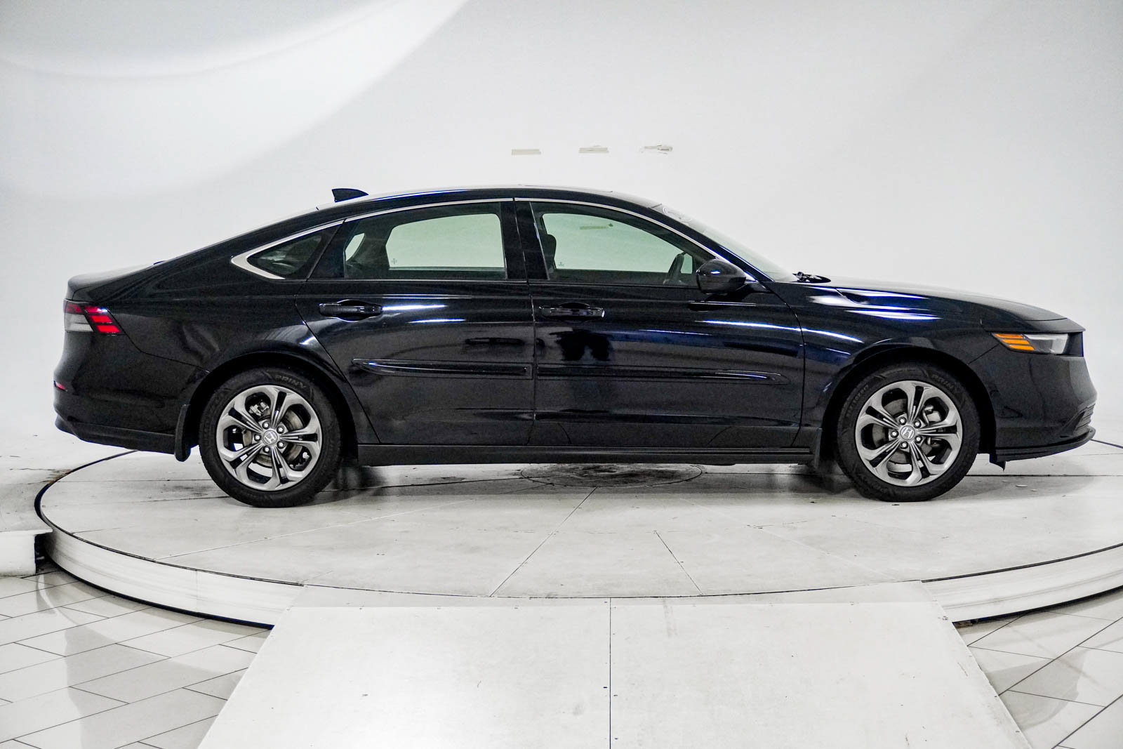 Used 2023 Honda Accord EX image 12