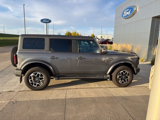 Used 2023 Ford Bronco Outer Banks AWD/4WD image 2