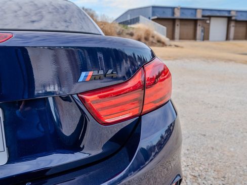 Used 2018 BMW M4 Convertible image 11