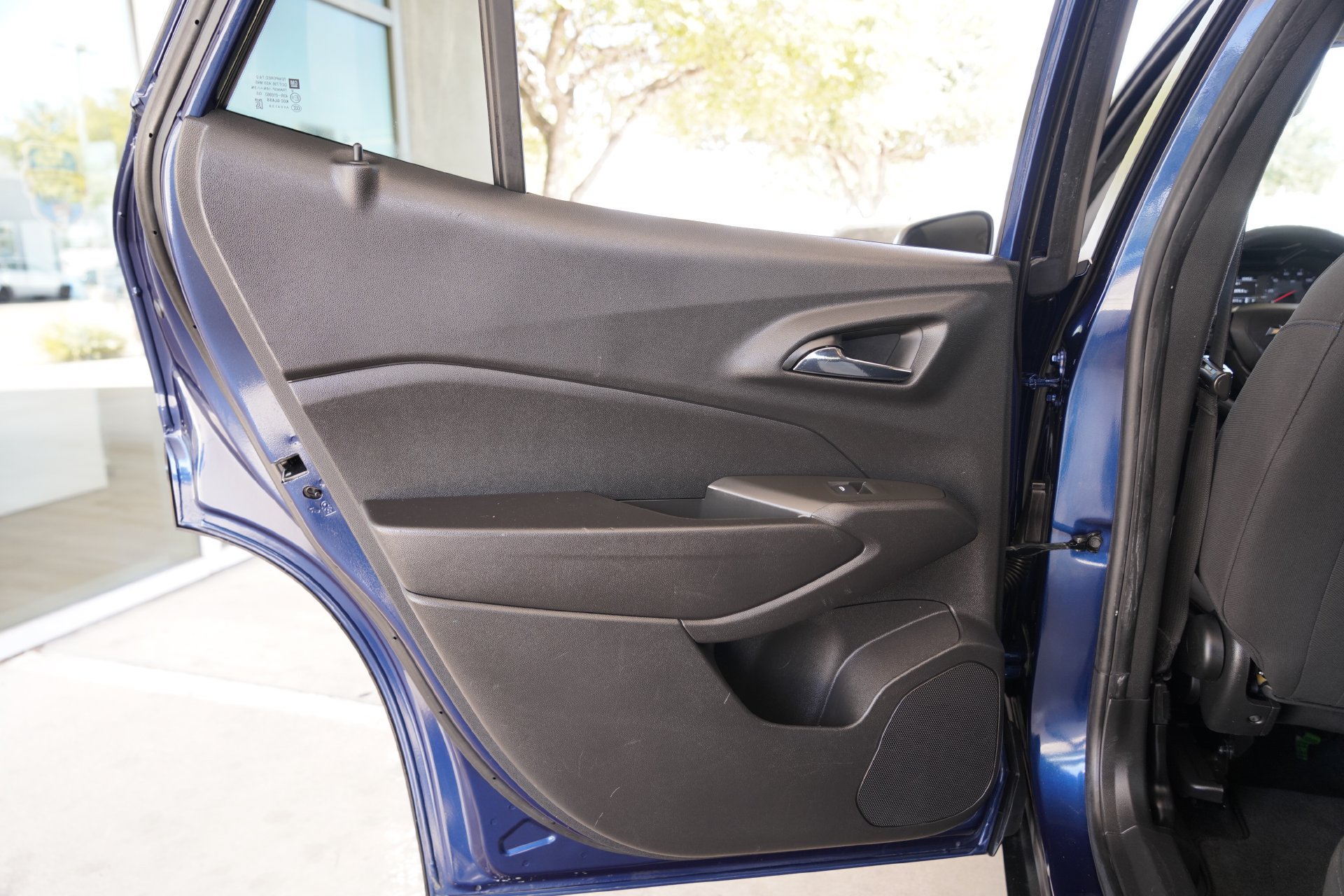 Used 2024 Chevrolet Trax LS w/ LS Convenience Package FWD image 30