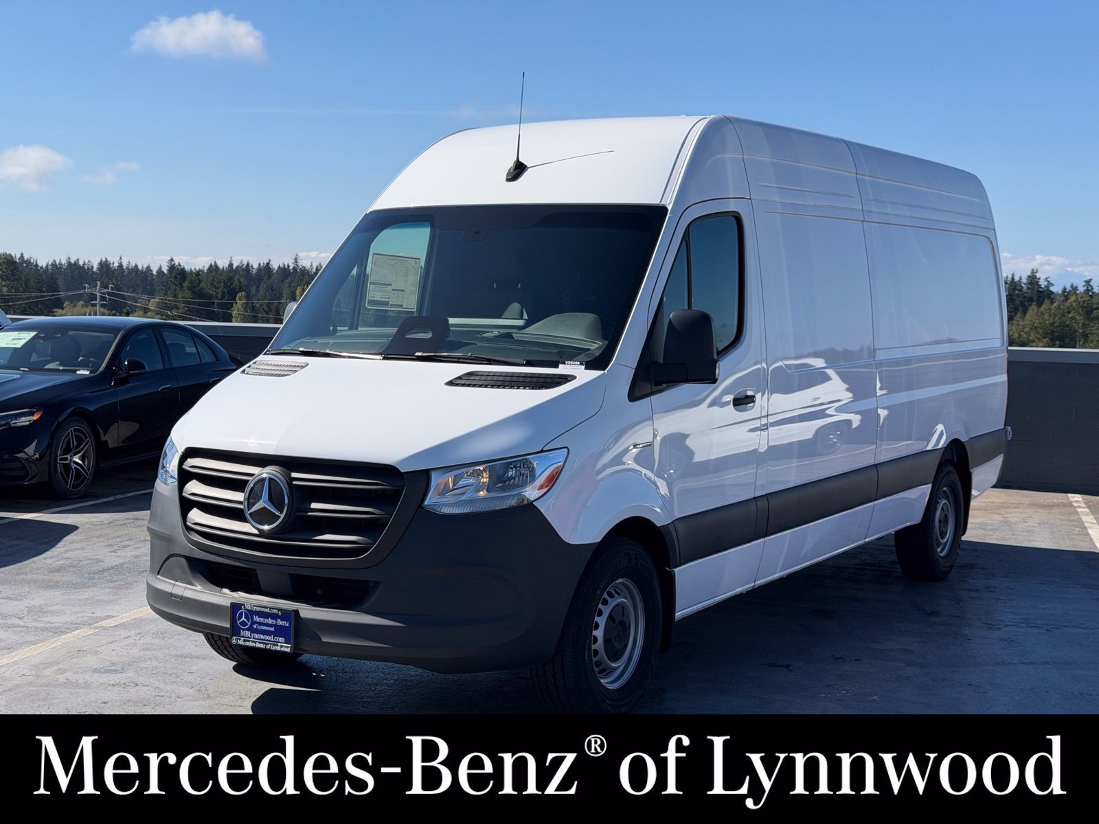 New 2025 Mercedes-Benz eSprinter 170 Cargo image 1