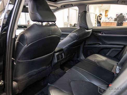 Used 2020 Toyota Camry XLE image 36