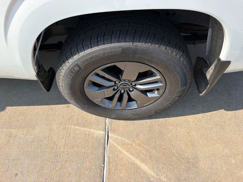 Certified 2025 Nissan Frontier SV w/ SV Convenience Package RWD image 11