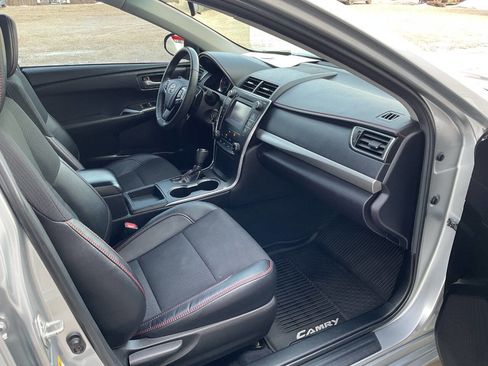 Used 2017 Toyota Camry SE image 38