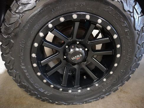 Used 2017 Toyota Tacoma TRD Sport image 15