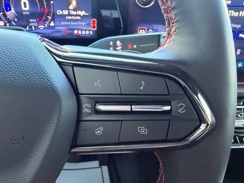 Used 2025 Chevrolet Traverse RS FWD image 19