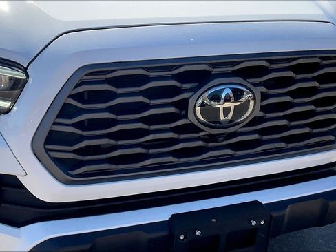 Used 2023 Toyota Tacoma TRD Off-Road image 29