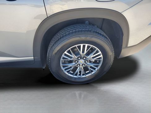 Used 2025 Chevrolet Traverse LT image 19