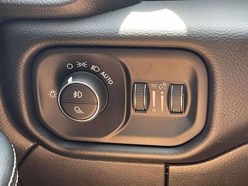 Used 2025 RAM 2500 Laramie w/ Night Edition AWD/4WD image 28