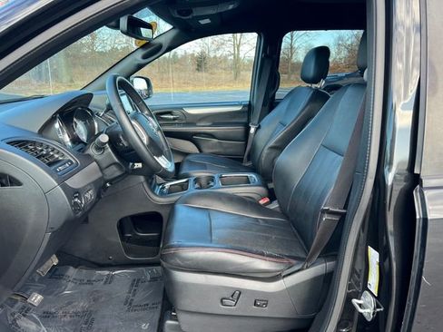 Used 2019 Dodge Grand Caravan GT image 4
