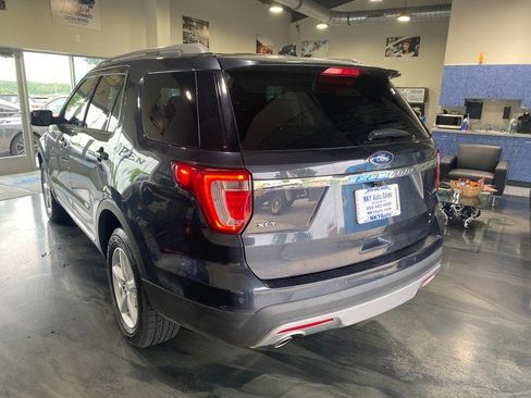 Used 2017 Ford Explorer XLT w/ Equipment Group 202A AWD/4WD image 5
