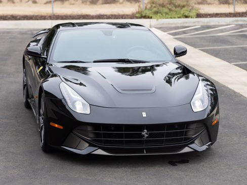 Used 2014 Ferrari F12 Berlinetta image 2