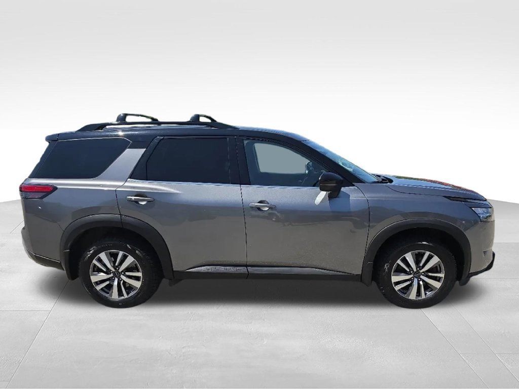 Used 2022 Nissan Pathfinder SL AWD/4WD image 7