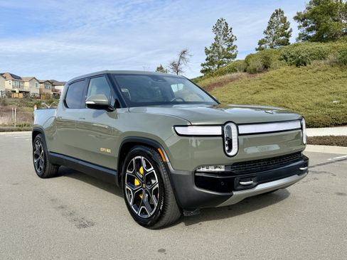 Used 2022 Rivian R1T Launch Edition image 11